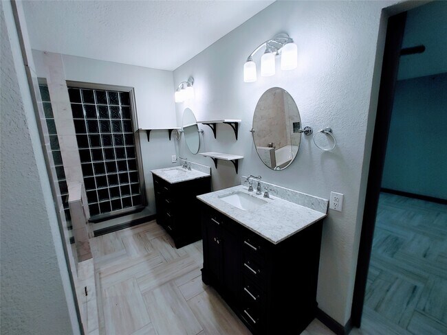 Building Photo - 2 Arnica Ct
