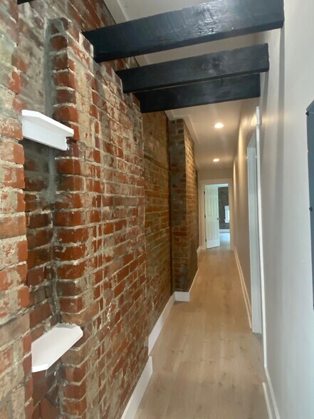 Building Photo - 427 Klotter Ave