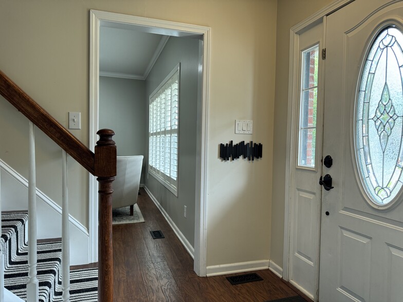 Building Photo - 1852 Pinestraw Ln