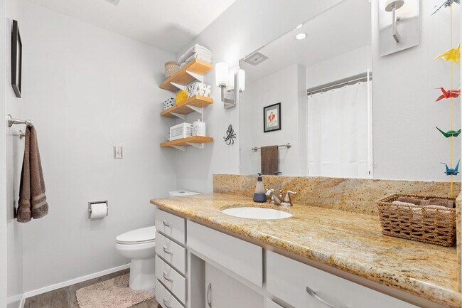 Building Photo - 4bd/2.75ba Seattle House