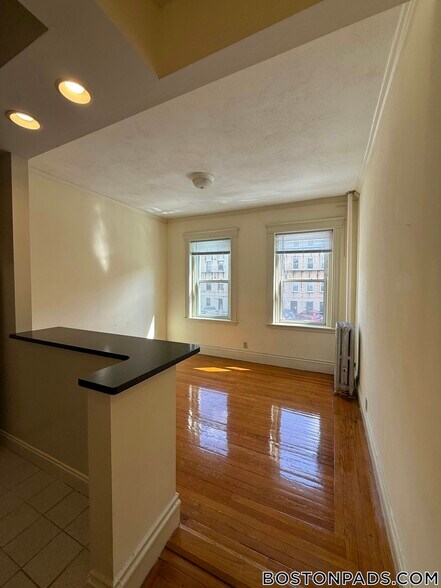 Building Photo - 32 Queensberry St