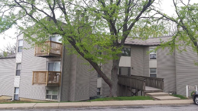 Building Photo - 5727 W Ridgecrest Dr