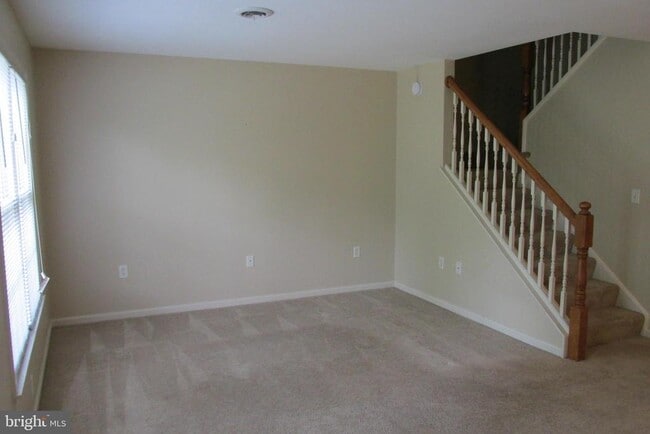 Building Photo - 888 Woodridge Dr