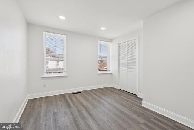 Building Photo - 746 Pine St