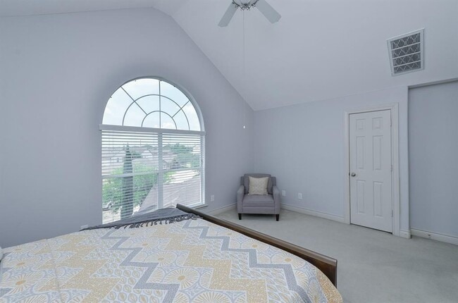Building Photo - 3316 Clearview Cir
