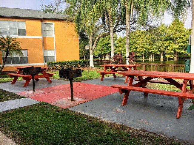 Building Photo - V2235