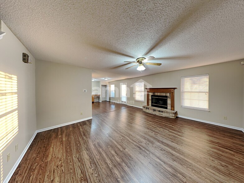 Building Photo - 8514 Bluff Point Dr