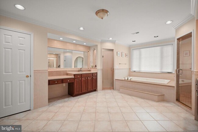 Building Photo - 9809 Hall Rd