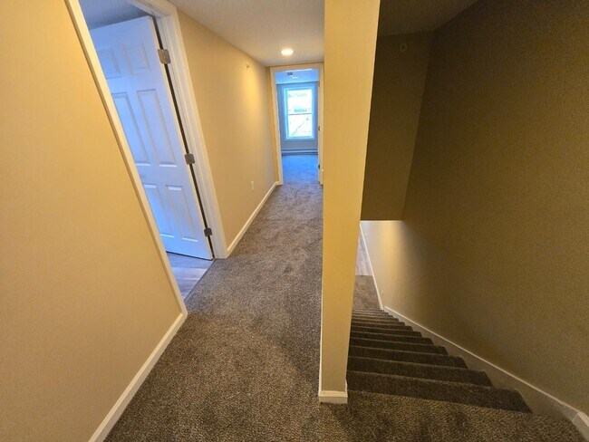 Building Photo - 109 2nd St