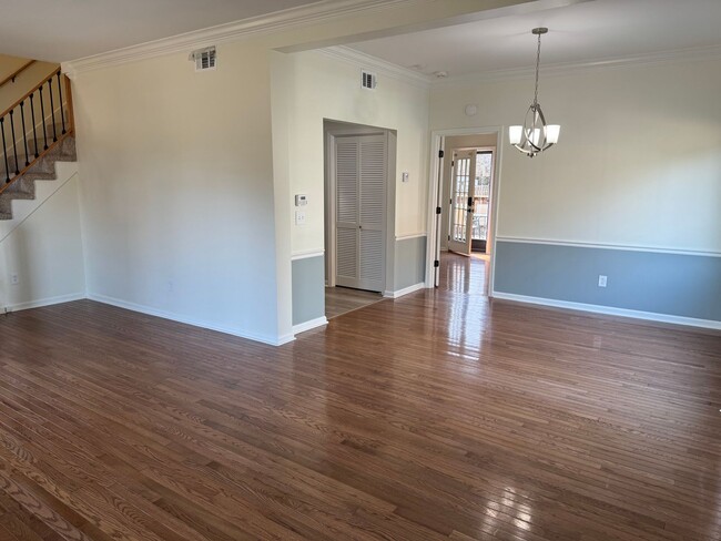 Building Photo - Remodeled 3BR Home Near Belmont & 12 South