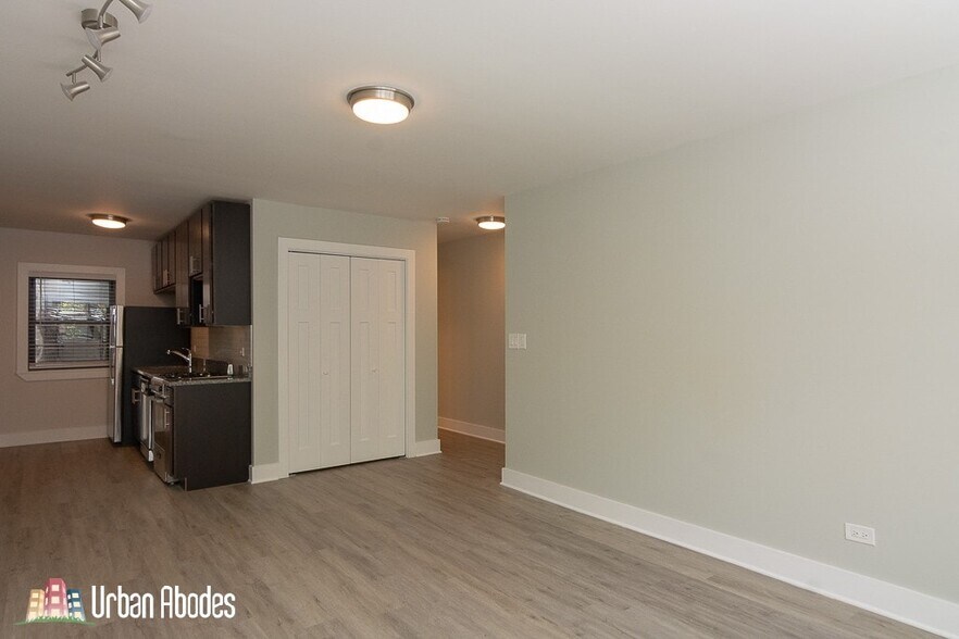 Building Photo - 1424 N Dearborn St