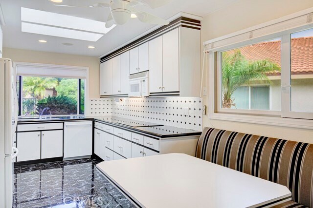 Building Photo - 5089 Ovalo