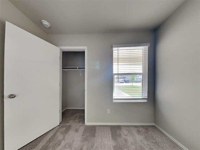Building Photo - 5208 Saddle Clb Dr