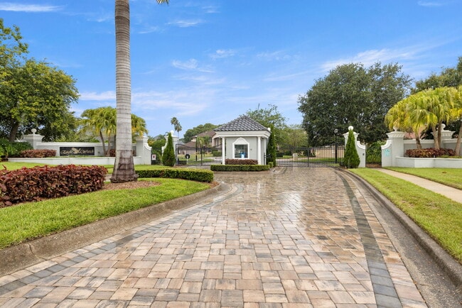 Building Photo - 1873 Lago Vista Blvd