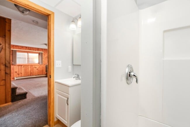 Building Photo - 5116 Ivanhoe St