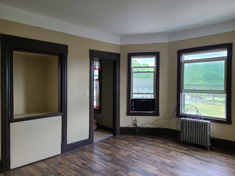 Building Photo - 372 Franklin St