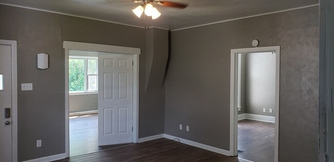 Building Photo - 3 bedroom 1 bath