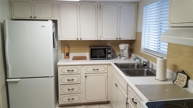 Building Photo - 1801 Restful Dr