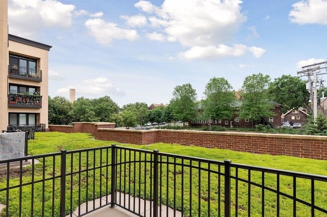 Building Photo - 15 E Franklin Ave