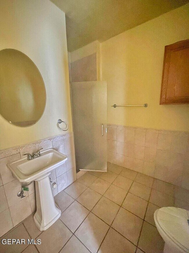 Building Photo - 2526 Yandell Dr
