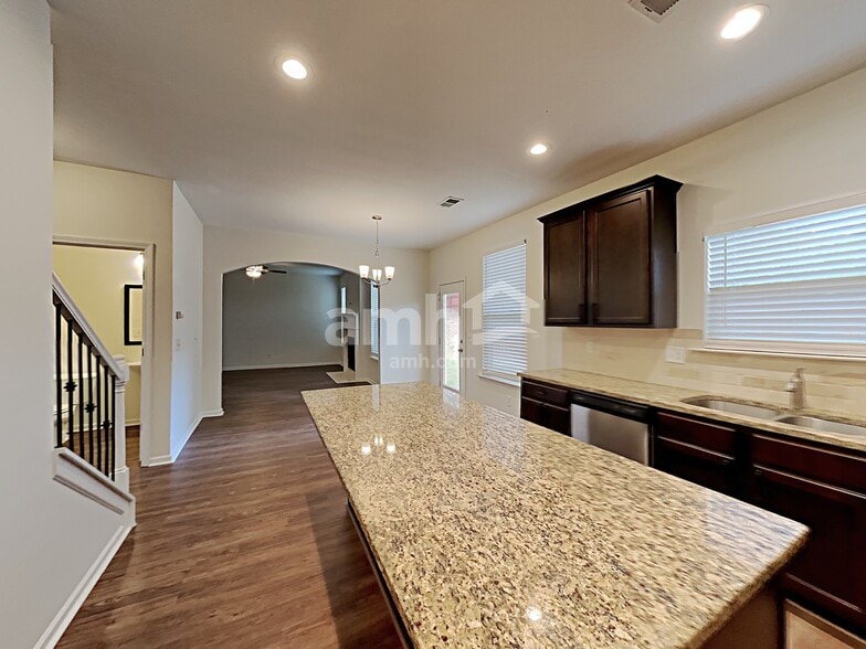 Building Photo - 1195 Creek Crossing Dr