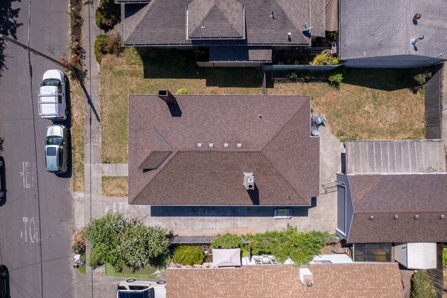 Building Photo - 3233 SE 51st Ave