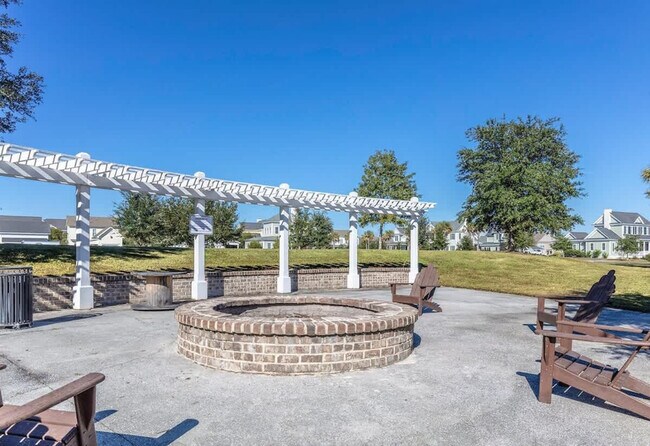 Building Photo - 321 Dogwood Cir