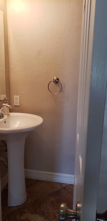 Building Photo - 12755 Mill Ridge Dr