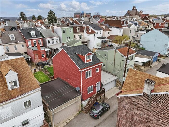 Building Photo - 431 Cedarville St