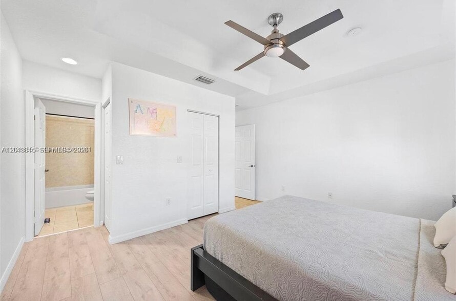 Building Photo - 1820 SW 89th Ter