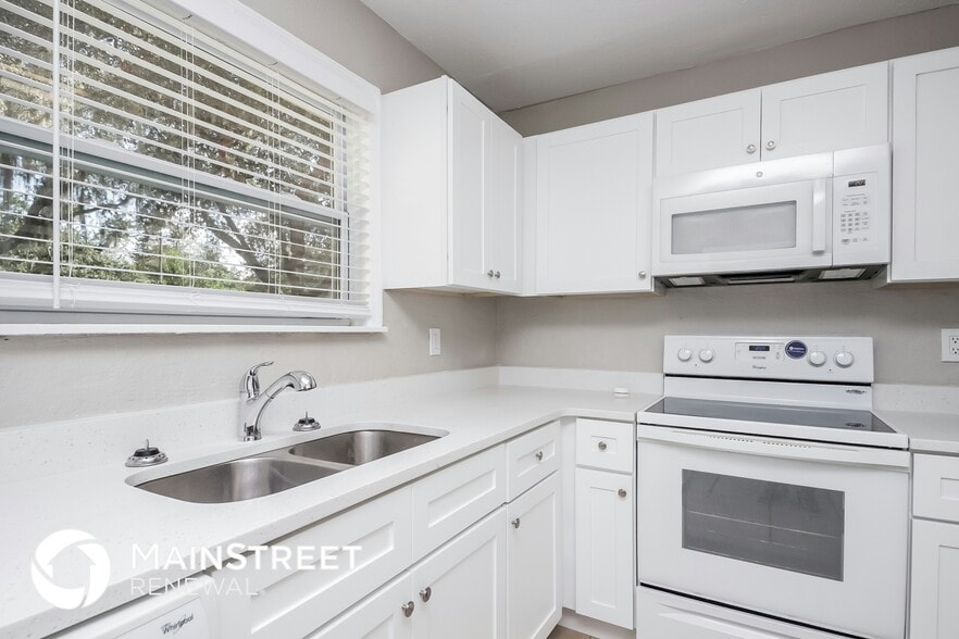 Building Photo - 1260 Palm Dr