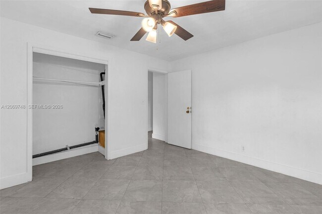 Building Photo - 1640 NE 33rd St