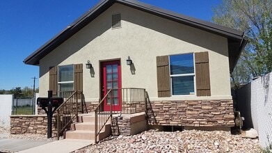 Building Photo - Upstairs Apartment of a Single Family Home