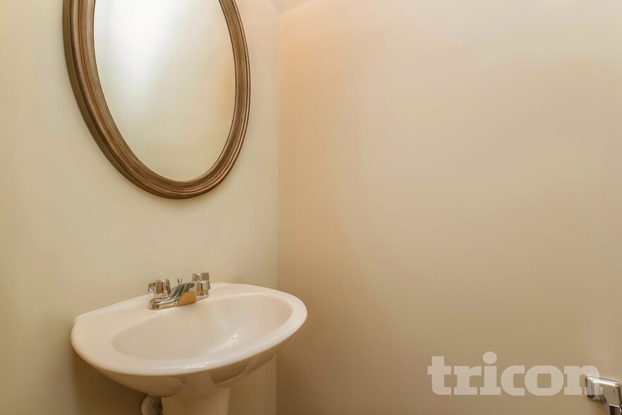 Building Photo - 55 Thorndale Ct