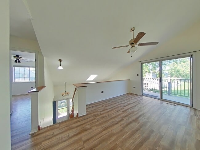 Building Photo - 3524 Willowview Ct