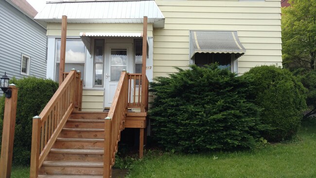 Primary Photo - 513 Triplex