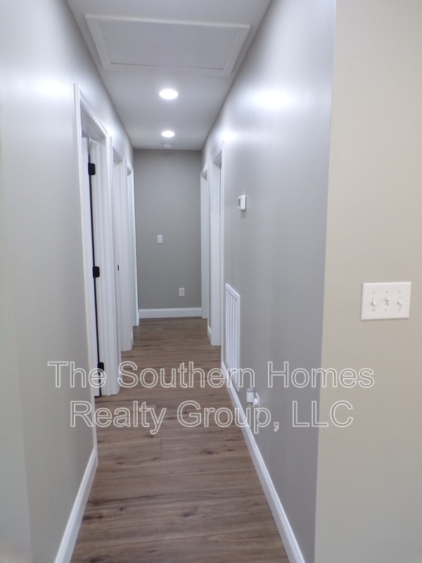 Building Photo - 533 Anton St