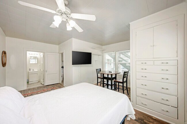 Building Photo - Charming Fully Furnished Studio in the Heart of UT Campus – $1,500/Month