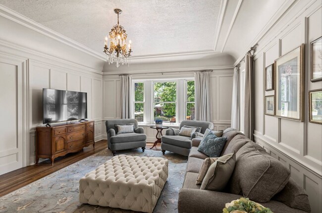 Building Photo - All-Utilities-Included Studio in Historic Bristol Manor | Pet Friendly