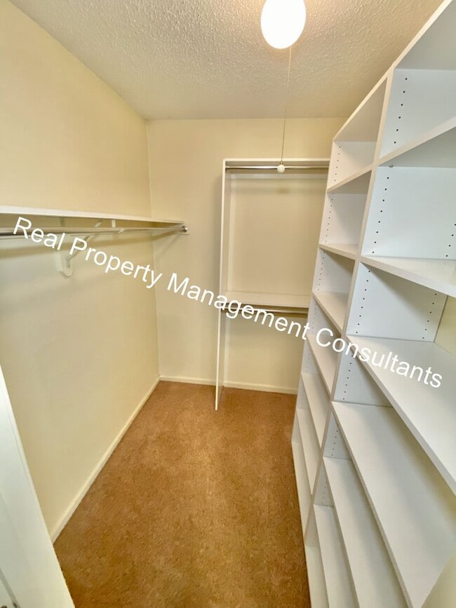 Building Photo - Custom Home in Liberty with 3rd Non-confor...