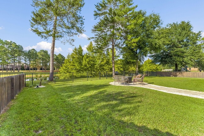 Building Photo - 526 Camellia Ct