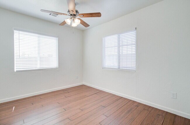 Building Photo - 1501 E Roosevelt St