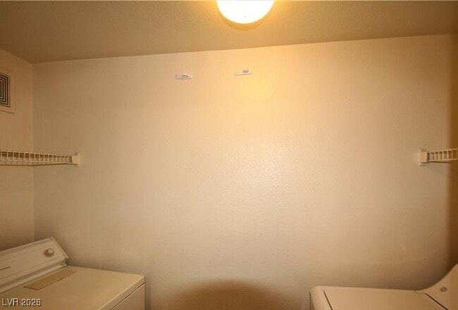 Building Photo - 555 E Silverado Ranch Blvd