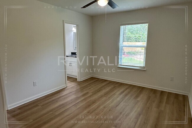 Building Photo - **OPEN HOUSE 08/17 1-3PM** 4 Bed/2 Bath Ho...