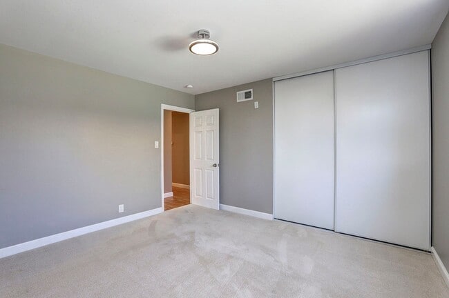 Building Photo - Updated & super clean 3 Bed/ 2 Bath Daly City home. YouTube Tour!