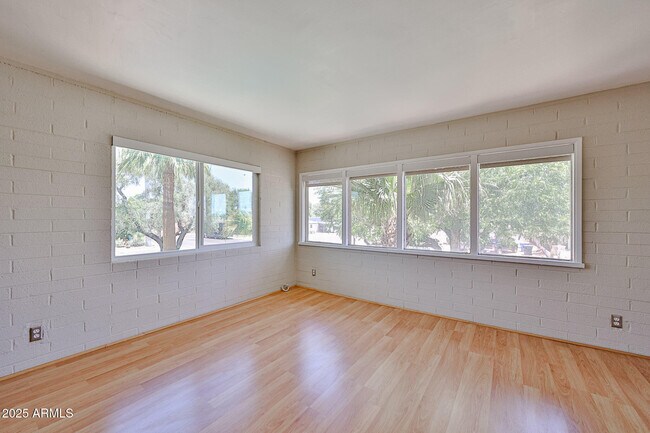 Building Photo - 6544 N 12th St