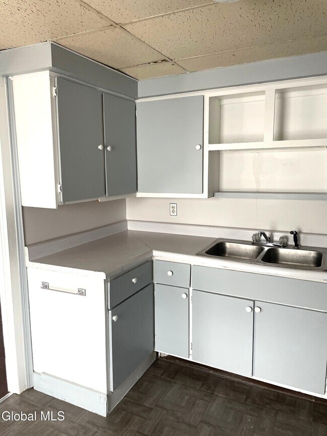 Building Photo - 140 Wells Ave