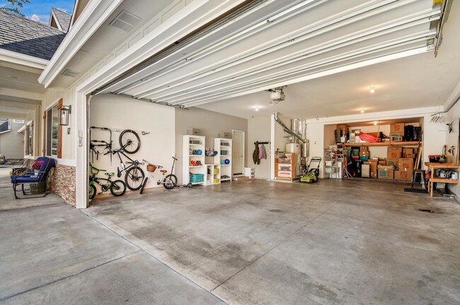 Building Photo - 675 W Pickford St