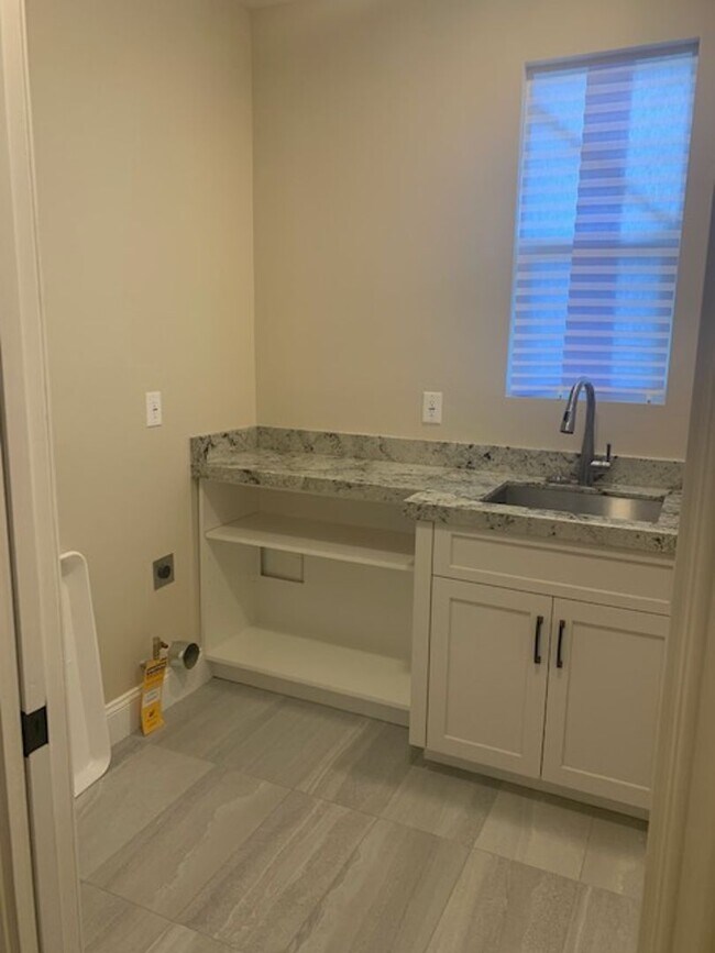 Building Photo - 183 Evergreen Ave