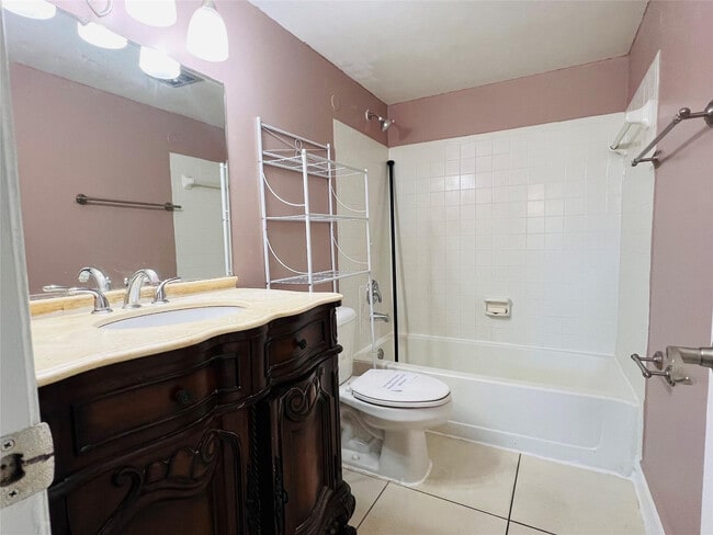 Building Photo - 1241 SW 46th Ave